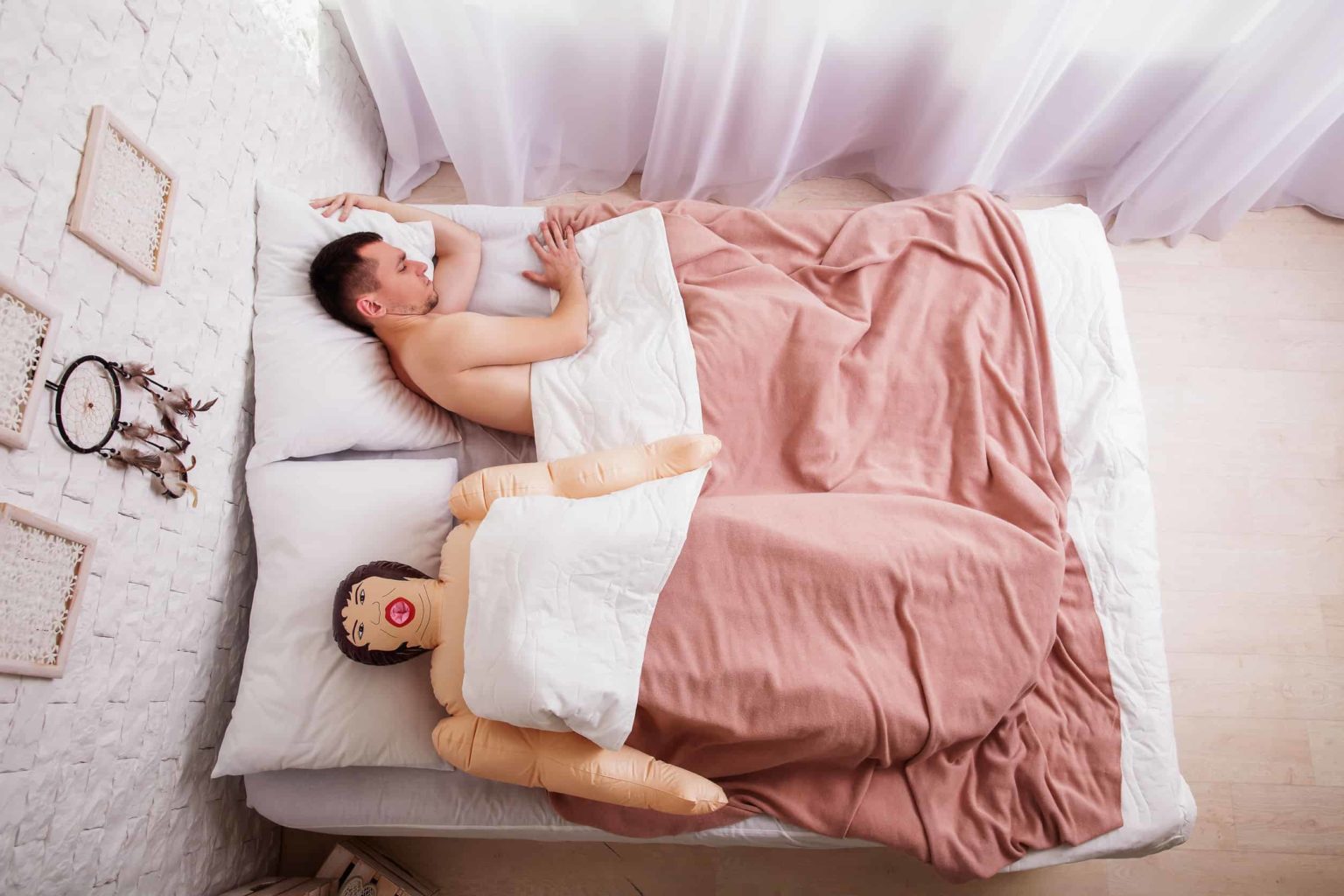 Como deixar um homem louco na cama: Não banque a boneca inflável